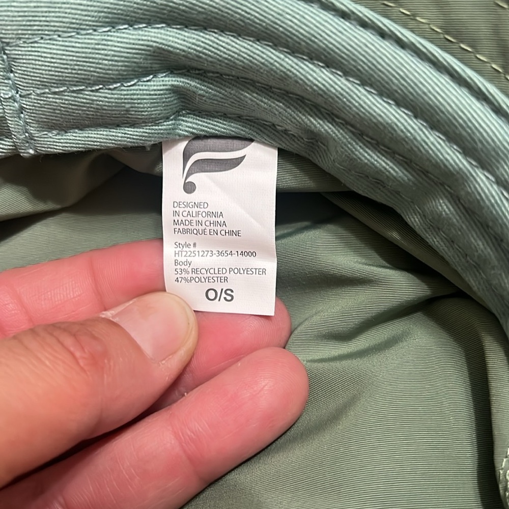 Fabletics Hat and Slides bundle NEW - Picture 9 of 11